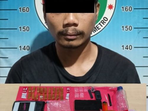 Sat Resnarkoba Polres Metro Ungkap Kasus Narkotika di Yosomulyo, Amankan Pria Bersama Puluhan Paket Tembakau Gorila