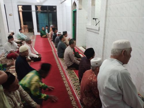 Subuhan Berjamaah Bhabinkamtibmas Polres Metro Dengan Warga