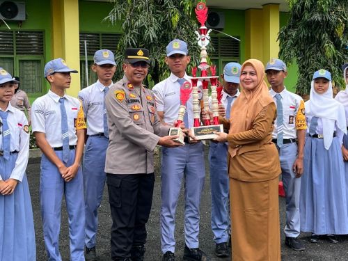 Kapolsek Metro Timur Laksanakan Police Goes to School dalam Upaya Harkamtibmas di SMKN 3 Metro