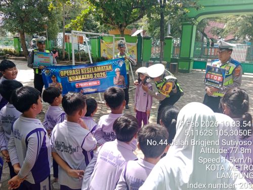 “Police Goes to School” Polantas Polres Metro berikan Edukasi Tertib Berlalulintas di Sekolah